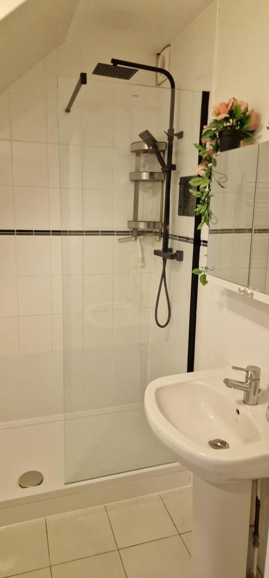 Apartament Lovely Serviced Apartment, Free Parking,